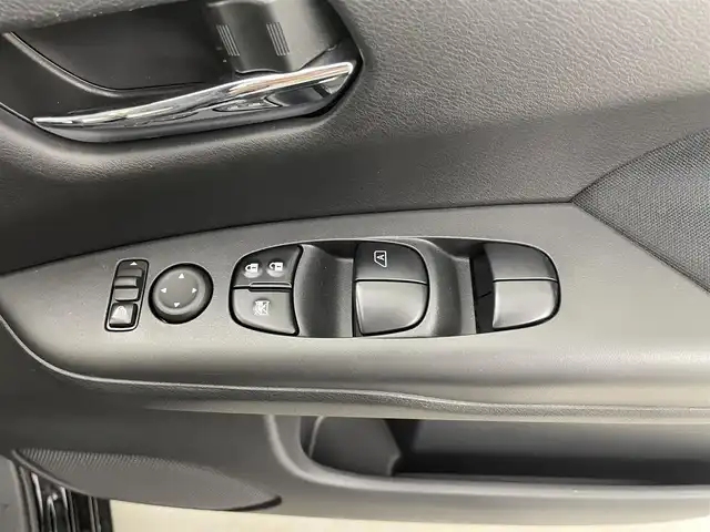日産 セレナ e－パワー ハイウェイスター V 福井県 2021(令3)年 3.1万km ダイヤモンドブラック 純正7インチナビ/・FM/AM/Bluetooth/フルセグ/CD/DVD/・バックカメラ/プロパイロット/インテリジェントエマージェンシーブレーキ/コーナーセンサー/BSM/踏み間違い衝突防止アシスト/車線逸脱防止支援システム/両側パワースライドドア/ドライブレコーダー/ETC/純正15インチアルミホイール/純正フロアマット/USB入力端子