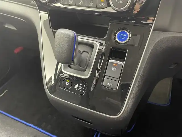 日産 セレナ e－パワー ハイウェイスター V 福井県 2021(令3)年 3.1万km ダイヤモンドブラック 純正7インチナビ/・FM/AM/Bluetooth/フルセグ/CD/DVD/・バックカメラ/プロパイロット/インテリジェントエマージェンシーブレーキ/コーナーセンサー/BSM/踏み間違い衝突防止アシスト/車線逸脱防止支援システム/両側パワースライドドア/ドライブレコーダー/ETC/純正15インチアルミホイール/純正フロアマット/USB入力端子