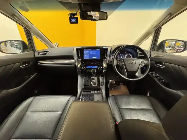 トヨタ アルファード S Cパッケージ 群馬県 2020(令2)年 3.4万km ホワイトパールクリスタルシャイン トヨタセーフティセンス/・プリクラッシュセーフティ/・レーントレーシングアシスト/・ロードサインアシスト/・オートマチックハイビーム/・レーダークルーズコントロール/・クリアランスソナー/・パーキングサポートブレーキ/サンルーフ/純正フリップダウンモニター/純正9インチディスプレイオーディオ/・フルセグTV(TVキャンセラー)/・ナビキット/・CD/DVDデッキ/・BT/USB/AM.FM/・Applecarplay/Androidauto/三眼LEDヘッドライト/パワーバックドア/両側電動スライドドア/バックカメラ/ビルトインETC/前後ドライブレコーダー/ウッドコンビハンドル/ステアリングスイッチ/ステアリングヒーター/レザーシート/D席メモリ付パワーシート/全席パワーシート/前席シートヒーター/エアーシート/リアスモークフィルム/スマートキー/プッシュスタート/電動パーキングブレーキ/オートホールド/フォグランプ/オートライト/純正18インチAW/純正フロアマット/電動格納ウィンカーミラー/横滑り防止システム