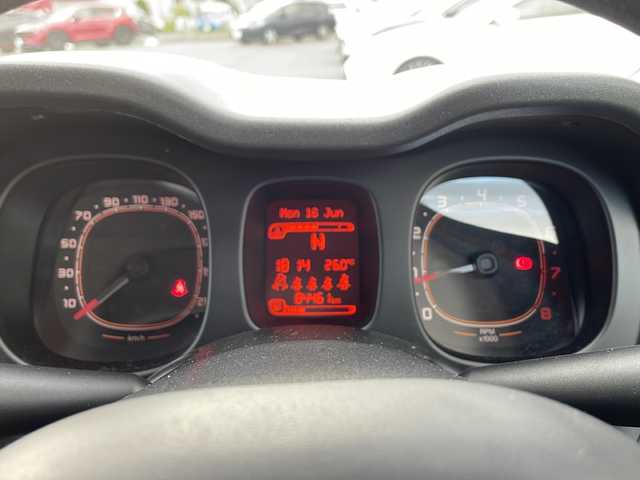 フィアット パンダ イージー 山口県 2017(平29)年 8.5万km 赤 ワンオーナー車/社外メモリナビ/Bluetooth/フルセグTV/バックカメラ/リモコンキー/純正15インチAW/ハロゲンヘッドライト/LEDフォグライト/前席パワーウィンドゥ/ステアリングスイッチ/ETC/保証書・取説/スペアキー1本