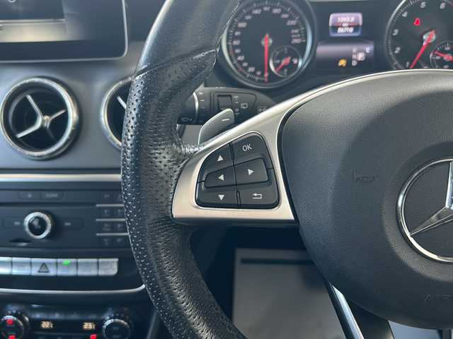 メルセデス・ベンツ ＣＬＡ１８０ Sブレイク AMG スタイル 神奈川県 2018(平30)年 5.7万km ポーラホワイト サンルーフ/harman/kardon/純正ナビ(CD/DVD/SD/USB/BT/フルセグTV)/バックカメラ/レーダークルーズコントロール/パドルシフト/アクティブブレーキアシスト/アクティブレーンキーピングアシスト/アテンションアシスト/ブラインドスポットアシスト/ハーフレザーシート/D/N席メモリ付パワーシート/D/N席シートヒーター/ビルトインETC/ドライブレコーダー/社外GPSレーダー/オートライト/純正フロアマット/ISOFIX/スペアキー×1/保証書/取扱説明書