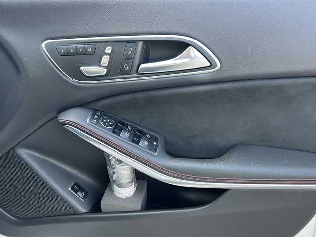 メルセデス・ベンツ ＣＬＡ１８０ Sブレイク AMG スタイル 神奈川県 2018(平30)年 5.7万km ポーラホワイト サンルーフ/harman/kardon/純正ナビ(CD/DVD/SD/USB/BT/フルセグTV)/バックカメラ/レーダークルーズコントロール/パドルシフト/アクティブブレーキアシスト/アクティブレーンキーピングアシスト/アテンションアシスト/ブラインドスポットアシスト/ハーフレザーシート/D/N席メモリ付パワーシート/D/N席シートヒーター/ビルトインETC/ドライブレコーダー/社外GPSレーダー/オートライト/純正フロアマット/ISOFIX/スペアキー×1/保証書/取扱説明書