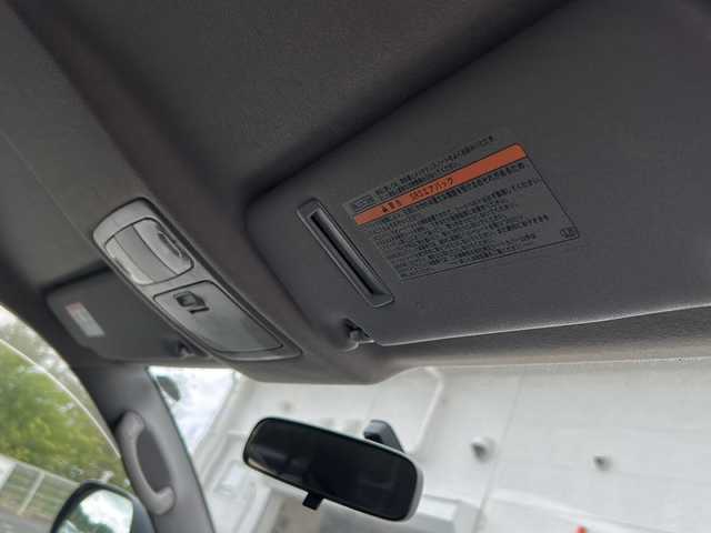 トヨタ ハイラックス サーフ SSR－X 千葉県 2002(平14)年 8.2万km ベージュ ベージュ全塗装　リフトＵＰサス　ホワイトレター　Ｍ／Ｔタイヤ　１７インチＡＷ　外イカリングライト　外テールライト　ブラックミラー　ブラックリアスポイラー　ナビ　バックカメラ　クラッツィオ革調カバー