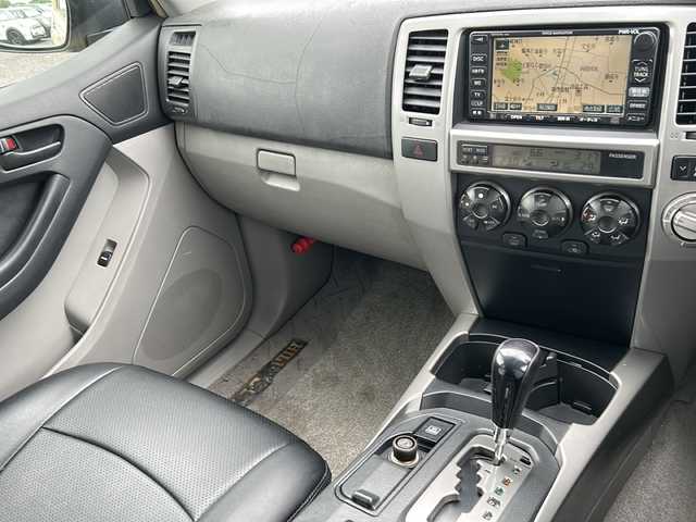 トヨタ ハイラックス サーフ SSR－X 千葉県 2002(平14)年 8.2万km ベージュ ベージュ全塗装　リフトＵＰサス　ホワイトレター　Ｍ／Ｔタイヤ　１７インチＡＷ　外イカリングライト　外テールライト　ブラックミラー　ブラックリアスポイラー　ナビ　バックカメラ　クラッツィオ革調カバー