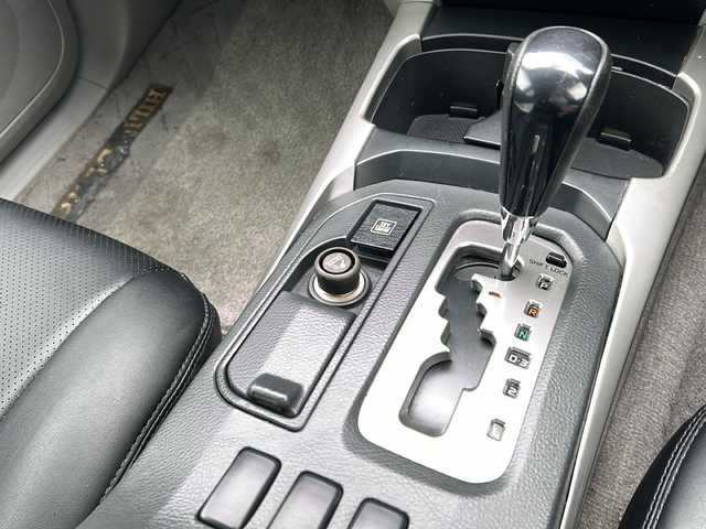 トヨタ ハイラックス サーフ SSR－X 千葉県 2002(平14)年 8.2万km ベージュ ベージュ全塗装　リフトＵＰサス　ホワイトレター　Ｍ／Ｔタイヤ　１７インチＡＷ　外イカリングライト　外テールライト　ブラックミラー　ブラックリアスポイラー　ナビ　バックカメラ　クラッツィオ革調カバー