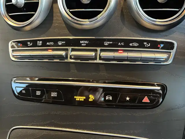 メルセデス・ベンツ ＧＬＣ２２０ d 4マチック AMGライン 宮城県 2020(令2)年 4万km セレナイトグレー レーダーセーフティＰＫＧ　/パノラミックスライディングルーフ　/COMANDシステムナビゲーションシステム/フルセグＴＶ　/全方位カメラ/AppleCarPlay　/ハーフレザーシート　/シートヒーター　/パワーシート　/ＬＥＤヘッドライト　/純正１９インチＡＷ　/ドライブレコーダー/置くだけ充電　/ワンオーナー
