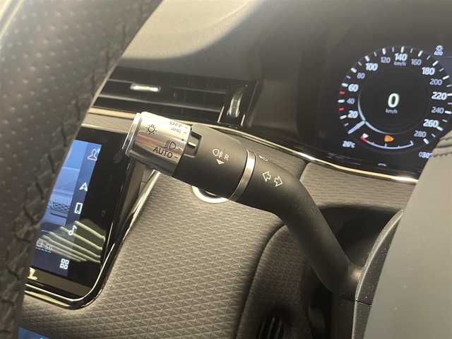 メルセデス・ベンツ ＣＬＡ１８０ 岡山県 2017(平29)年 3.5万km 黒 純正ナビ/全方位カメラ/Bluetooth/AppleCarplay/AndoroidoAuto/LEDヘッドライト/パワーシート/オートライト/オートワイパー/レザーシート/シートヒーター/ACC/ETC/ロートラクションローチン/ウェイドセンシング/ヒルディセントコントロール/PTG/ブレーキAutoHoldo/アイドリングストップ/自動ブレーキ