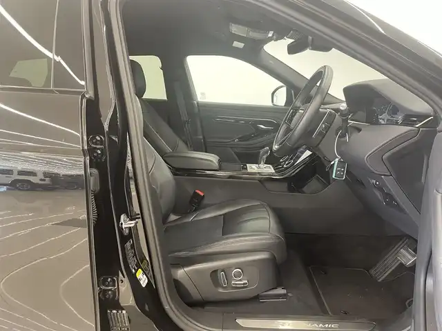 メルセデス・ベンツ ＣＬＡ１８０ 岡山県 2017(平29)年 3.5万km 黒 純正ナビ/全方位カメラ/Bluetooth/AppleCarplay/AndoroidoAuto/LEDヘッドライト/パワーシート/オートライト/オートワイパー/レザーシート/シートヒーター/ACC/ETC/ロートラクションローチン/ウェイドセンシング/ヒルディセントコントロール/PTG/ブレーキAutoHoldo/アイドリングストップ/自動ブレーキ