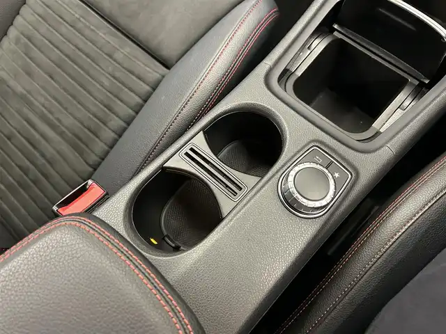 メルセデス・ベンツ ＣＬＡ１８０ Sブレイク　スポーツ 岡山県 2017(平29)年 3.5万km カルサイトホワイト 純正ナビ/Rカメラ/Bluetooth/AppleCarplay/AndoroidoAuto/LEDヘッドライト/パワーシート/オートライト/オートワイパー/ハーフレザー/シートヒーター/ACC/ETC/アクティブブレーキアシスト/アテンションアシスト/ブラインドスポット/レーンキープアシスト/PTG/ブレーキAH/アイドリングストップ