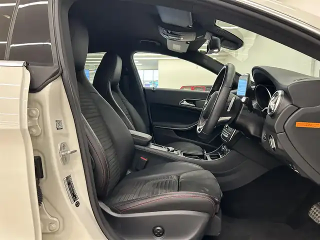 メルセデス・ベンツ ＣＬＡ１８０ Sブレイク　スポーツ 岡山県 2017(平29)年 3.5万km カルサイトホワイト 純正ナビ/Rカメラ/Bluetooth/AppleCarplay/AndoroidoAuto/LEDヘッドライト/パワーシート/オートライト/オートワイパー/ハーフレザー/シートヒーター/ACC/ETC/アクティブブレーキアシスト/アテンションアシスト/ブラインドスポット/レーンキープアシスト/PTG/ブレーキAH/アイドリングストップ