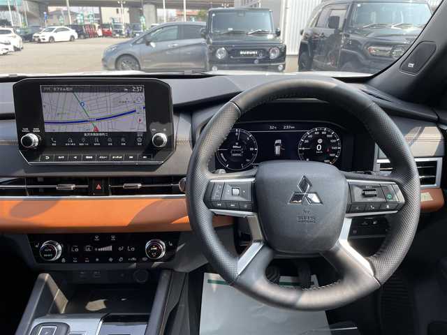 三菱 アウトランダー ＰＨＥＶ P 石川県 2022(令4)年 6万km ホワイトダイヤモンド 4WD/純正ナビ/フルセグTV/全方位カメラ/LEDヘッドライト/ETC/パワーバックドア/レザーシート/シートヒーター/純正アルミホイール/BOSEサウンド/マイパイロット/レーダーブレーキ/保証書