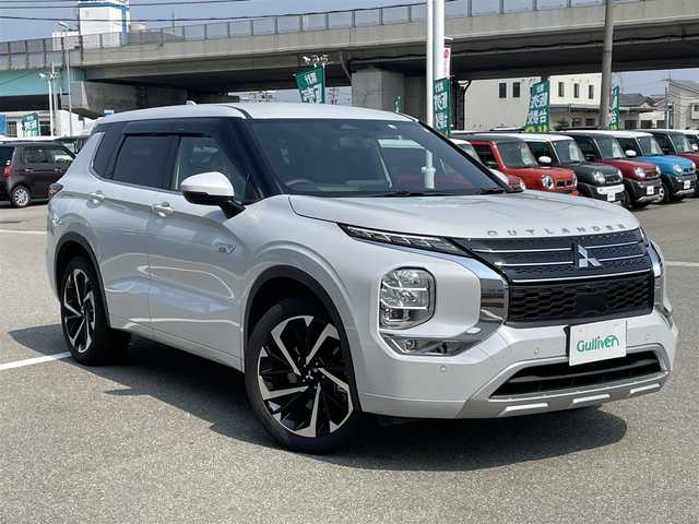 三菱 アウトランダー ＰＨＥＶ P 石川県 2022(令4)年 6万km ホワイトダイヤモンド 4WD/純正ナビ/フルセグTV/全方位カメラ/LEDヘッドライト/ETC/パワーバックドア/レザーシート/シートヒーター/純正アルミホイール/BOSEサウンド/マイパイロット/レーダーブレーキ/保証書
