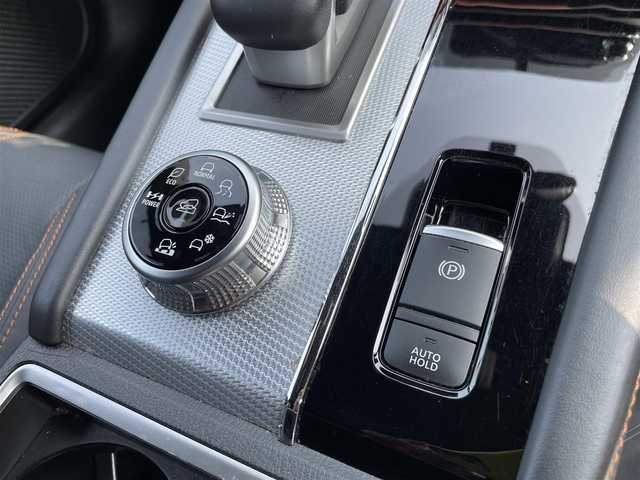 三菱 アウトランダー ＰＨＥＶ P 石川県 2022(令4)年 6万km ホワイトダイヤモンド 4WD/純正ナビ/フルセグTV/全方位カメラ/LEDヘッドライト/ETC/パワーバックドア/レザーシート/シートヒーター/純正アルミホイール/BOSEサウンド/マイパイロット/レーダーブレーキ/保証書