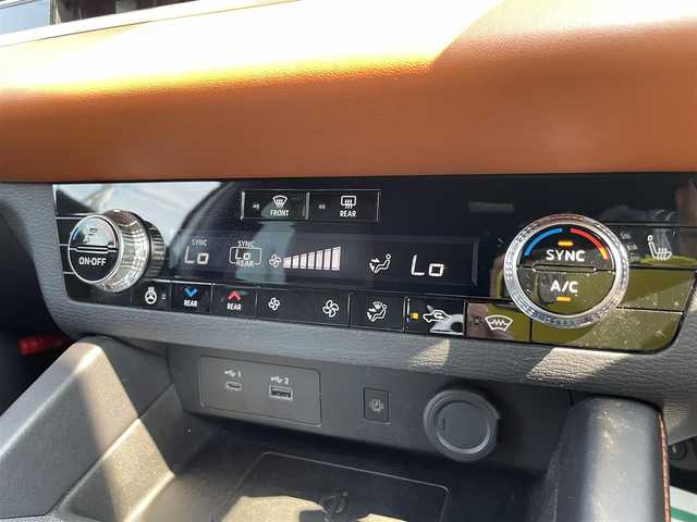 三菱 アウトランダー ＰＨＥＶ P 石川県 2022(令4)年 6万km ホワイトダイヤモンド 4WD/純正ナビ/フルセグTV/全方位カメラ/LEDヘッドライト/ETC/パワーバックドア/レザーシート/シートヒーター/純正アルミホイール/BOSEサウンド/マイパイロット/レーダーブレーキ/保証書