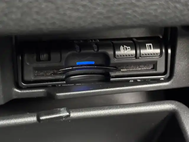 日産 セレナ e－パワー ハイウェイスター V 大分県 2019(平31)年 2.3万km ブリリアントホワイトパール ・純正ナビ(CD.DVD.SD.BT.USB)/・アラウンドビューモニター/・プロパイロット/・パーキングアシスト/・フルセグテレビ/・エマージェンシーブレーキ/・コーナーセンサー/・両側パワースライドドア/・ETC/・ドライブレコーダー/・ブレーキホールド/・ステアリングリモコン/・ステアリングヒーター/・デジタルインナーミラー/・ローダウン