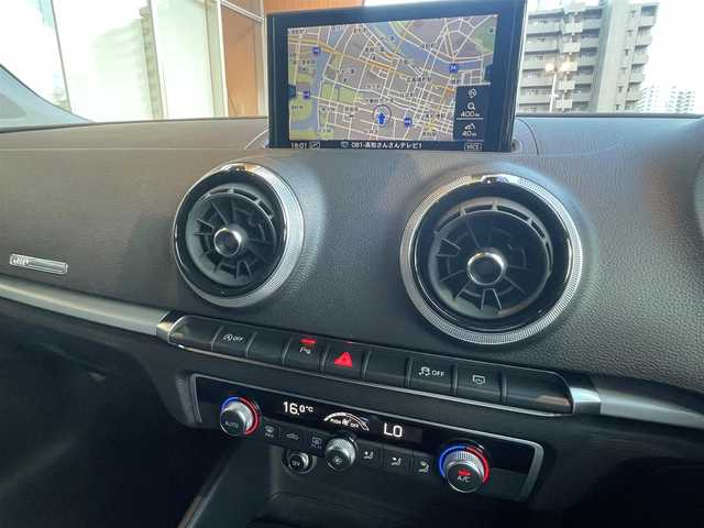 アウディ Ａ３ SB 30TFSI 高知県 2019(令1)年 0.8万km 黒 ナビゲーションパッケージ/アウディ純正ナビ/　【AM/FM/フルセグTV/BT】/バックカメラ/バーチャルコックピット/クルーズコントロール/純正１６インチAW/アイドリングストップ/ETC2/0