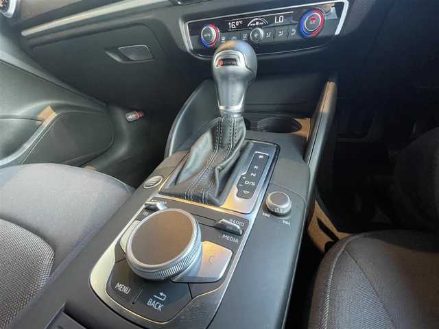 アウディ Ａ３ SB 30TFSI 高知県 2019(令1)年 0.8万km 黒 ナビゲーションパッケージ/アウディ純正ナビ/　【AM/FM/フルセグTV/BT】/バックカメラ/バーチャルコックピット/クルーズコントロール/純正１６インチAW/アイドリングストップ/ETC2/0