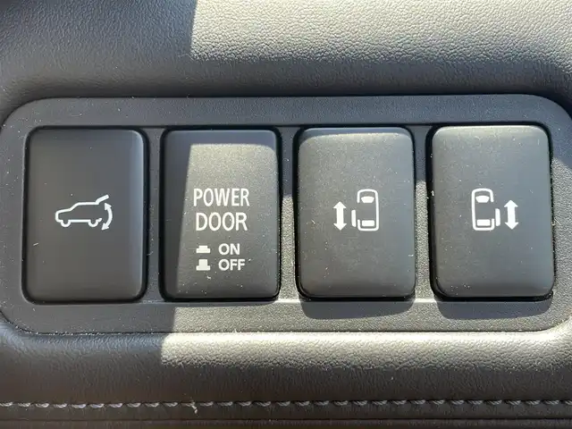 三菱 デリカＤ：５ P 滋賀県 2020(令2)年 3.4万km アイガーグレーメタリック 純正10型ナビ/・Bluetooth/フルセグ/・CD/DVD/アラウンドビューモニター/革巻きステアリング/ステアリングリモコン/パドルシフト/ETC/前後ドライブレコーダー/レーダークルーズコントロール/電動オートステップ/両側パワースライド/パワーバックドア/前席シートヒーター/運転席パワーシート/オートブレーキホールド/LEDオートライト/オートハイビーム/フォグライト/スマートキー