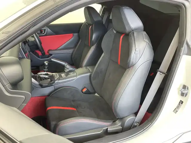 トヨタ ＧＲ８６ RZ 新潟県 2022(令4)年 2.1万km パール 社外メモリナビ（Bluetooth/CD/DVD）/GRスポーツマフラー/レザーシート/衝突被害軽減システム/シートヒーター/前席シートヒーター/前後ドライブレコーダー/LEDオートライト/オートマチックハイビーム/フォグランプ/地デジ/アイドリングストップ/ビルトインETC/プッシュスタート/ステアリングリモコン/純正１８インチアルミホイール/スマートキー