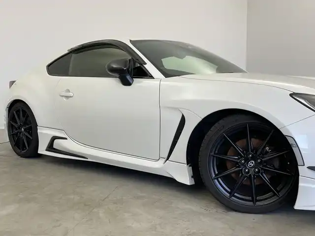 トヨタ ＧＲ８６ RZ 新潟県 2022(令4)年 2.1万km パール 社外メモリナビ（Bluetooth/CD/DVD）/GRスポーツマフラー/レザーシート/衝突被害軽減システム/シートヒーター/前席シートヒーター/前後ドライブレコーダー/LEDオートライト/オートマチックハイビーム/フォグランプ/地デジ/アイドリングストップ/ビルトインETC/プッシュスタート/ステアリングリモコン/純正１８インチアルミホイール/スマートキー