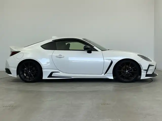 トヨタ ＧＲ８６ RZ 新潟県 2022(令4)年 2.1万km パール 社外メモリナビ（Bluetooth/CD/DVD）/GRスポーツマフラー/レザーシート/衝突被害軽減システム/シートヒーター/前席シートヒーター/前後ドライブレコーダー/LEDオートライト/オートマチックハイビーム/フォグランプ/地デジ/アイドリングストップ/ビルトインETC/プッシュスタート/ステアリングリモコン/純正１８インチアルミホイール/スマートキー