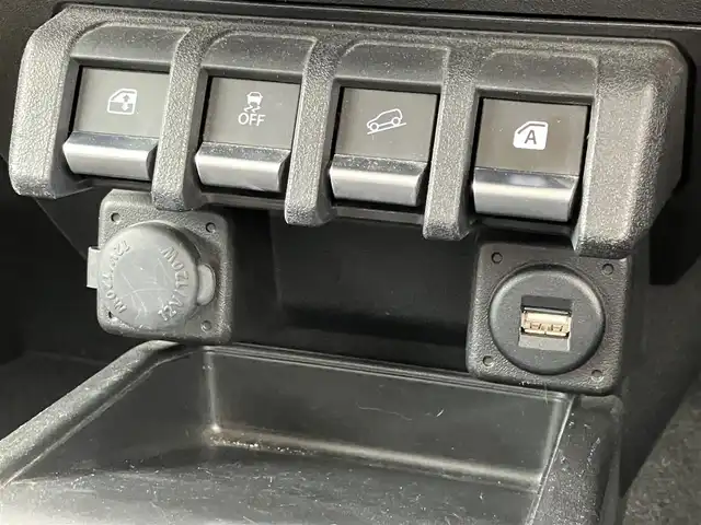 スズキ ジムニー シエラ JL 道南・函館 2018(平30)年 5.5万km スペリアホワイト /純正ナビ//フルセグＴＶ//純正エンジンスターター//ドライブレコーダー//シートヒーター//バックカメラ//衝突被害軽減ブレーキ//車線逸脱警報//コーナーセンサー//ダウンヒルアシストコントロール//オートハイビーム