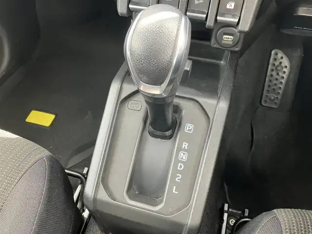 スズキ ジムニー シエラ JL 道南・函館 2018(平30)年 5.5万km スペリアホワイト /純正ナビ//フルセグＴＶ//純正エンジンスターター//ドライブレコーダー//シートヒーター//バックカメラ//衝突被害軽減ブレーキ//車線逸脱警報//コーナーセンサー//ダウンヒルアシストコントロール//オートハイビーム