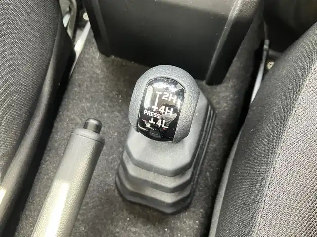 スズキ ジムニー シエラ JL 道南・函館 2018(平30)年 5.5万km スペリアホワイト /純正ナビ//フルセグＴＶ//純正エンジンスターター//ドライブレコーダー//シートヒーター//バックカメラ//衝突被害軽減ブレーキ//車線逸脱警報//コーナーセンサー//ダウンヒルアシストコントロール//オートハイビーム