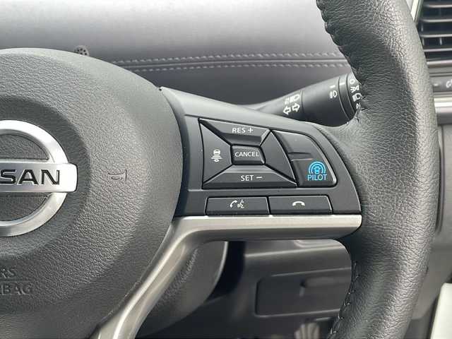 日産 セレナ e－パワー ハイウェイスター V 徳島県 2020(令2)年 4.1万km ブリリアントホワイトパール 社外9型ナビ　AVIC-RQ903/（DISC/SD/フルセグ/BT/ラジオ/USB/iPod/HDMI）/10.2型フリップダウンモニター/全方位カメラ/プロパイロット/ブラインドスポットモニター/オートブレーキホールド/パーキングアシスト/ドライブレコーダー/ETC/純正フロアマット/純正15インチアルミホイール/純正LEDヘッドライト/フォグライト/ドアバイザー/両側電動スライドドア/プッシュスタート