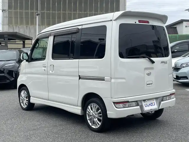 ダイハツ アトレー ワゴン カスタムターボRS LTD SAⅢ 愛知県 2019(平31)年 12.3万km パールホワイトⅢ (株)IDOMが運営する【じしゃロン名古屋鳴海店】の自社ローン専用車両となります。こちらは現金またはオートローンご利用の価格です。自社ローンご希望の方は別途その旨お申し付けください。/登録時走行距離/122457キロ/アイドリングストップ/ターボ/ハイルーフ/社外ナビ/バックカメラ/地デジ/左後パワースライドドア/ETC/新車時整備手帳/　　【保証書】/取扱説明書