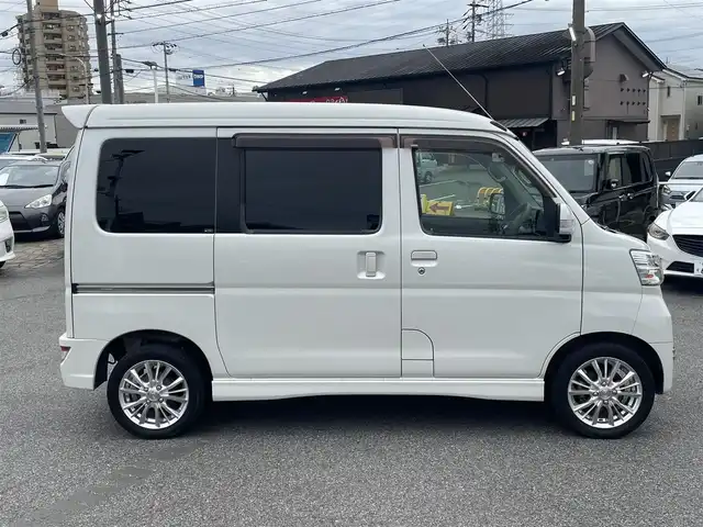 ダイハツ アトレー ワゴン カスタムターボRS LTD SAⅢ 愛知県 2019(平31)年 12.3万km パールホワイトⅢ (株)IDOMが運営する【じしゃロン名古屋鳴海店】の自社ローン専用車両となります。こちらは現金またはオートローンご利用の価格です。自社ローンご希望の方は別途その旨お申し付けください。/登録時走行距離/122457キロ/アイドリングストップ/ターボ/ハイルーフ/社外ナビ/バックカメラ/地デジ/左後パワースライドドア/ETC/新車時整備手帳/　　【保証書】/取扱説明書