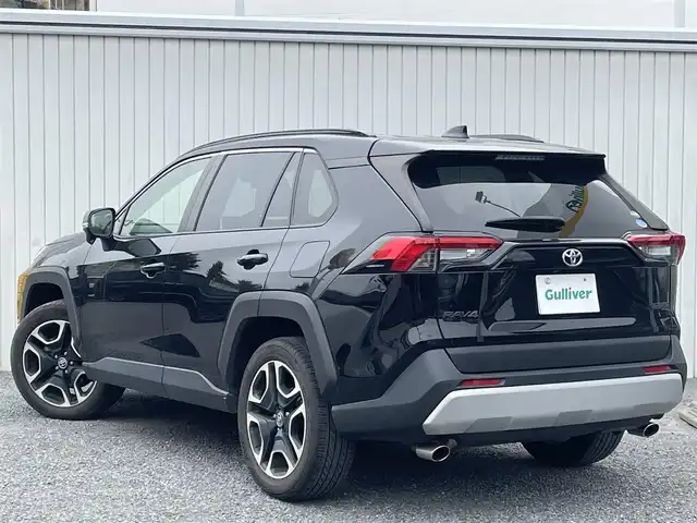 トヨタ ＲＡＶ４ アドベンチャー 埼玉県 2019(令1)年 2.4万km アティチュードブラックマイカ ４ＷＤ/レザーシート/前席シートヒーター/Ｄ席パワーシート/純正９インチメモリナビ＆フルセグＴＶ/　（ＤＶＤ＆ＣＤ＆ＳＤ＆ＢＴ）/バックカメラ/ビルトインＥＴＣ/前方純正ドライブレコーダー/衝突軽減システム/レーンキープアシスト/レーダークルーズコントロール/革巻きステアリング/ステアリングヒーター/ステアリングリモコン/前後コーナーセンサー/ダウンヒルアシスト/盗難防止装置/電動リアゲート/ルーフレール/社外グリル/純正１８inアルミホイール/オートマチックハイビーム/オートライト/ＬＥＤライト/フォグランプ/スマートキー/プッシュスタート/Ｗ＆サイド＋カーテンエアバッグ/横滑り防止装置/ＡＢＳ/フロアマット/新車保証書/取扱説明書/スマートスペアキー有