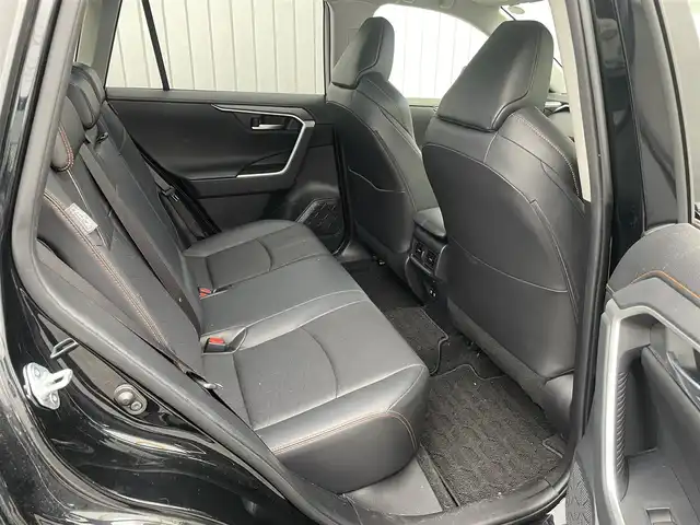 トヨタ ＲＡＶ４ アドベンチャー 埼玉県 2019(令1)年 2.4万km アティチュードブラックマイカ ４ＷＤ/レザーシート/前席シートヒーター/Ｄ席パワーシート/純正９インチメモリナビ＆フルセグＴＶ/　（ＤＶＤ＆ＣＤ＆ＳＤ＆ＢＴ）/バックカメラ/ビルトインＥＴＣ/前方純正ドライブレコーダー/衝突軽減システム/レーンキープアシスト/レーダークルーズコントロール/革巻きステアリング/ステアリングヒーター/ステアリングリモコン/前後コーナーセンサー/ダウンヒルアシスト/盗難防止装置/電動リアゲート/ルーフレール/社外グリル/純正１８inアルミホイール/オートマチックハイビーム/オートライト/ＬＥＤライト/フォグランプ/スマートキー/プッシュスタート/Ｗ＆サイド＋カーテンエアバッグ/横滑り防止装置/ＡＢＳ/フロアマット/新車保証書/取扱説明書/スマートスペアキー有