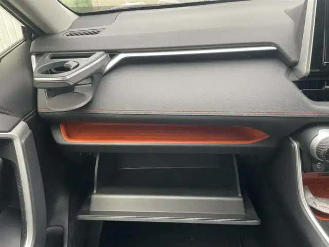 トヨタ ＲＡＶ４ アドベンチャー 埼玉県 2019(令1)年 2.4万km アティチュードブラックマイカ ４ＷＤ/レザーシート/前席シートヒーター/Ｄ席パワーシート/純正９インチメモリナビ＆フルセグＴＶ/　（ＤＶＤ＆ＣＤ＆ＳＤ＆ＢＴ）/バックカメラ/ビルトインＥＴＣ/前方純正ドライブレコーダー/衝突軽減システム/レーンキープアシスト/レーダークルーズコントロール/革巻きステアリング/ステアリングヒーター/ステアリングリモコン/前後コーナーセンサー/ダウンヒルアシスト/盗難防止装置/電動リアゲート/ルーフレール/社外グリル/純正１８inアルミホイール/オートマチックハイビーム/オートライト/ＬＥＤライト/フォグランプ/スマートキー/プッシュスタート/Ｗ＆サイド＋カーテンエアバッグ/横滑り防止装置/ＡＢＳ/フロアマット/新車保証書/取扱説明書/スマートスペアキー有