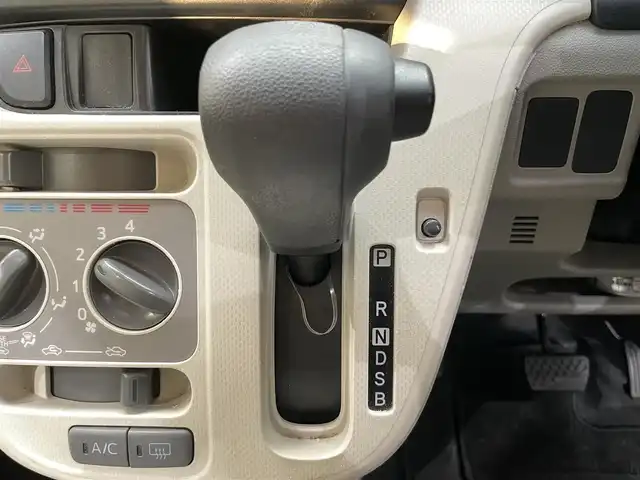 ダイハツ ムーヴ L SAⅡ 鹿児島県 2016(平28)年 8.3万km ブラックマイカメタリック ナビ/(フルセグTV/Bluetooth/DVD/CD)/スマートアシストII/　・衝突警報機能/　・車線逸脱警報機能/　・衝突回避支援ブレーキ機能/　・衝突警報機能（対車両）/　・誤発進抑制制御機能/　・先行車発進お知らせ機能/フロアマット/ベンチシート/電動格納ミラー/ドアバイザー/ヘッドライトレベライザー