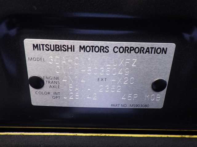 三菱 デリカＤ：５ シャモニー 千葉県 2025(令7)年 0.1千km グラファイトグレーメタリック/ブラックマイカ CHAMONIX (8人)　4WD　e-Assist/オリジナルナビ取付パッケージ＋リアモニター取付パッケージ(25/300)　ステップレス　（8人）/e-Assist/・衝突被害軽減ブレーキシステム（FCM）/・車線逸脱警報システム（LDW）/・レーダークルーズコントロールシステム（ACC）/・誤発進抑制機能（前進＆後退時）（UMS）/・オートマチックハイビーム[AHB]/エレクトリックテールゲート/両側パワースライドドア/ハーフレザーシート/運転席パワーシート/前席シートヒーター/革巻きステアリング/ステアリングヒーター/ステアリングスイッチ/LEDヘッドライト/フォグライト/ウインカーミラー/純正18インチアルミホイル/サイド/カーテンエアバッグ/スマートキー