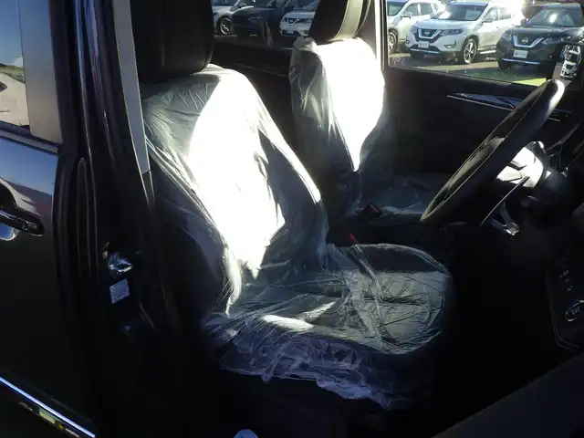 三菱 デリカＤ：５ シャモニー 千葉県 2025(令7)年 0.1千km グラファイトグレーメタリック/ブラックマイカ CHAMONIX (8人)　4WD　e-Assist/オリジナルナビ取付パッケージ＋リアモニター取付パッケージ(25/300)　ステップレス　（8人）/e-Assist/・衝突被害軽減ブレーキシステム（FCM）/・車線逸脱警報システム（LDW）/・レーダークルーズコントロールシステム（ACC）/・誤発進抑制機能（前進＆後退時）（UMS）/・オートマチックハイビーム[AHB]/エレクトリックテールゲート/両側パワースライドドア/ハーフレザーシート/運転席パワーシート/前席シートヒーター/革巻きステアリング/ステアリングヒーター/ステアリングスイッチ/LEDヘッドライト/フォグライト/ウインカーミラー/純正18インチアルミホイル/サイド/カーテンエアバッグ/スマートキー