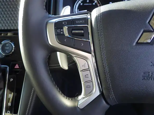 三菱 デリカＤ：５ シャモニー 千葉県 2025(令7)年 0.1千km グラファイトグレーメタリック/ブラックマイカ CHAMONIX (8人)　4WD　e-Assist/オリジナルナビ取付パッケージ＋リアモニター取付パッケージ(25/300)　ステップレス　（8人）/e-Assist/・衝突被害軽減ブレーキシステム（FCM）/・車線逸脱警報システム（LDW）/・レーダークルーズコントロールシステム（ACC）/・誤発進抑制機能（前進＆後退時）（UMS）/・オートマチックハイビーム[AHB]/エレクトリックテールゲート/両側パワースライドドア/ハーフレザーシート/運転席パワーシート/前席シートヒーター/革巻きステアリング/ステアリングヒーター/ステアリングスイッチ/LEDヘッドライト/フォグライト/ウインカーミラー/純正18インチアルミホイル/サイド/カーテンエアバッグ/スマートキー