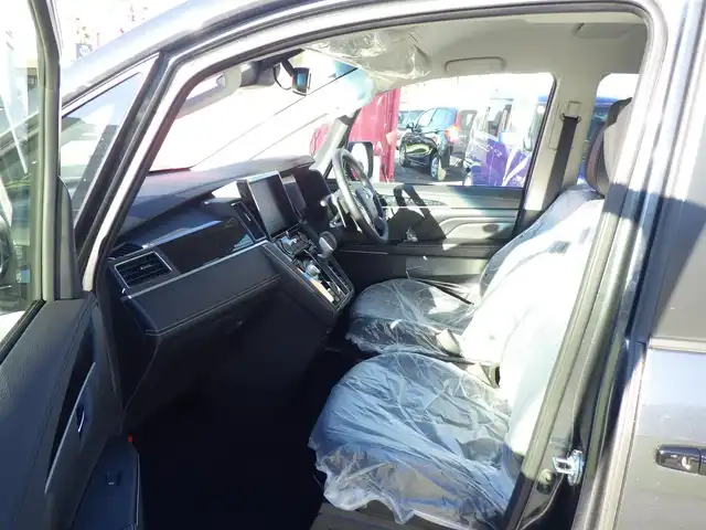 三菱 デリカＤ：５ シャモニー 千葉県 2025(令7)年 0.1千km グラファイトグレーメタリック/ブラックマイカ CHAMONIX (8人)　4WD　e-Assist/オリジナルナビ取付パッケージ＋リアモニター取付パッケージ(25/300)　ステップレス　（8人）/e-Assist/・衝突被害軽減ブレーキシステム（FCM）/・車線逸脱警報システム（LDW）/・レーダークルーズコントロールシステム（ACC）/・誤発進抑制機能（前進＆後退時）（UMS）/・オートマチックハイビーム[AHB]/エレクトリックテールゲート/両側パワースライドドア/ハーフレザーシート/運転席パワーシート/前席シートヒーター/革巻きステアリング/ステアリングヒーター/ステアリングスイッチ/LEDヘッドライト/フォグライト/ウインカーミラー/純正18インチアルミホイル/サイド/カーテンエアバッグ/スマートキー