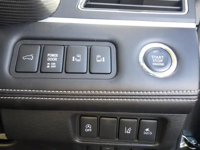 三菱 デリカＤ：５ シャモニー 千葉県 2025(令7)年 0.1千km グラファイトグレーメタリック/ブラックマイカ CHAMONIX (8人)　4WD　e-Assist/オリジナルナビ取付パッケージ＋リアモニター取付パッケージ(25/300)　ステップレス　（8人）/e-Assist/・衝突被害軽減ブレーキシステム（FCM）/・車線逸脱警報システム（LDW）/・レーダークルーズコントロールシステム（ACC）/・誤発進抑制機能（前進＆後退時）（UMS）/・オートマチックハイビーム[AHB]/エレクトリックテールゲート/両側パワースライドドア/ハーフレザーシート/運転席パワーシート/前席シートヒーター/革巻きステアリング/ステアリングヒーター/ステアリングスイッチ/LEDヘッドライト/フォグライト/ウインカーミラー/純正18インチアルミホイル/サイド/カーテンエアバッグ/スマートキー