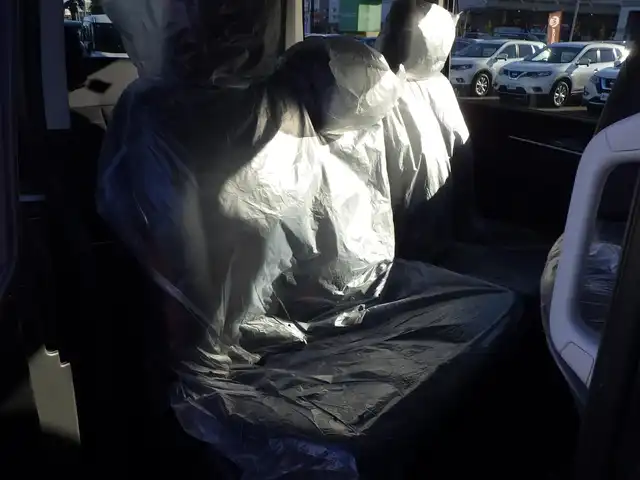 三菱 デリカＤ：５ シャモニー 千葉県 2025(令7)年 0.1千km グラファイトグレーメタリック/ブラックマイカ CHAMONIX (8人)　4WD　e-Assist/オリジナルナビ取付パッケージ＋リアモニター取付パッケージ(25/300)　ステップレス　（8人）/e-Assist/・衝突被害軽減ブレーキシステム（FCM）/・車線逸脱警報システム（LDW）/・レーダークルーズコントロールシステム（ACC）/・誤発進抑制機能（前進＆後退時）（UMS）/・オートマチックハイビーム[AHB]/エレクトリックテールゲート/両側パワースライドドア/ハーフレザーシート/運転席パワーシート/前席シートヒーター/革巻きステアリング/ステアリングヒーター/ステアリングスイッチ/LEDヘッドライト/フォグライト/ウインカーミラー/純正18インチアルミホイル/サイド/カーテンエアバッグ/スマートキー