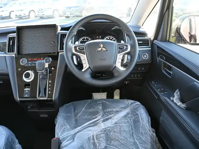 三菱 デリカＤ：５ シャモニー 千葉県 2025(令7)年 0.1千km グラファイトグレーメタリック/ブラックマイカ CHAMONIX (8人)　4WD　e-Assist/オリジナルナビ取付パッケージ＋リアモニター取付パッケージ(25/300)　ステップレス　（8人）/e-Assist/・衝突被害軽減ブレーキシステム（FCM）/・車線逸脱警報システム（LDW）/・レーダークルーズコントロールシステム（ACC）/・誤発進抑制機能（前進＆後退時）（UMS）/・オートマチックハイビーム[AHB]/エレクトリックテールゲート/両側パワースライドドア/ハーフレザーシート/運転席パワーシート/前席シートヒーター/革巻きステアリング/ステアリングヒーター/ステアリングスイッチ/LEDヘッドライト/フォグライト/ウインカーミラー/純正18インチアルミホイル/サイド/カーテンエアバッグ/スマートキー