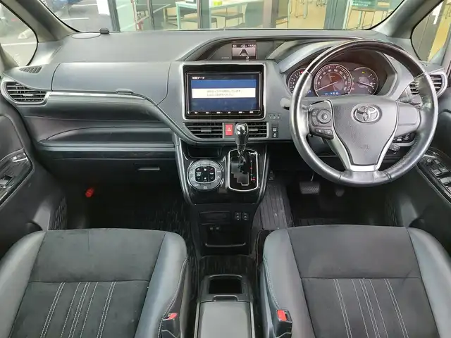 トヨタ エスクァイア Gi プレミアムパッケージ ブラックテーラード 東京都 2020(令2)年 4.2万km ブラック トヨタセーフティセンス　/・衝突被害軽減ブレーキ/・レーンキープアシスト/・クルーズコントロール/・先行車発進告知機能/・標識認識機能/純正ナビ　/・ＦＭ／ＡＭ／ＣＤ／ＤＶＤ/・フルセグＴＶ／Ｂｌｕｅｔｏｏｔｈ　/両側パワースライドドア　/純正フリップダウンモニター　/ＥＴＣ２．０ /ハーフレザーシート/三列シート /ウォークスルーシート/プッシュスタート/スマートキー/純正15インチアルミホイール/純正フロアマット/オートライト/オートエアコン