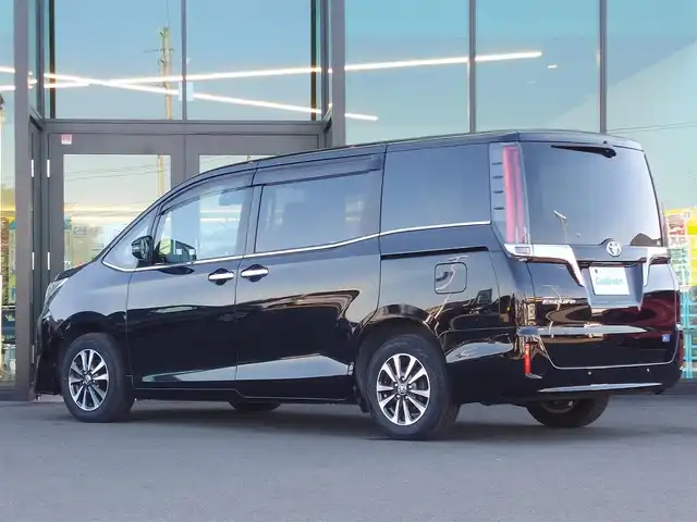 トヨタ エスクァイア Gi プレミアムパッケージ ブラックテーラード 東京都 2020(令2)年 4.2万km ブラック トヨタセーフティセンス　/・衝突被害軽減ブレーキ/・レーンキープアシスト/・クルーズコントロール/・先行車発進告知機能/・標識認識機能/純正ナビ　/・ＦＭ／ＡＭ／ＣＤ／ＤＶＤ/・フルセグＴＶ／Ｂｌｕｅｔｏｏｔｈ　/両側パワースライドドア　/純正フリップダウンモニター　/ＥＴＣ２．０ /ハーフレザーシート/三列シート /ウォークスルーシート/プッシュスタート/スマートキー/純正15インチアルミホイール/純正フロアマット/オートライト/オートエアコン