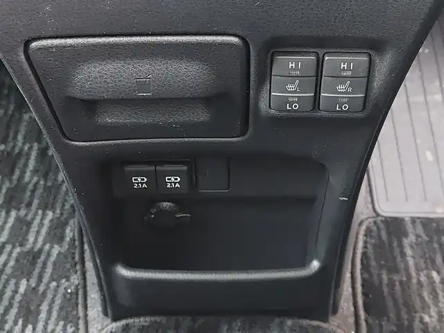 トヨタ エスクァイア Gi プレミアムパッケージ ブラックテーラード 東京都 2020(令2)年 4.2万km ブラック トヨタセーフティセンス　/・衝突被害軽減ブレーキ/・レーンキープアシスト/・クルーズコントロール/・先行車発進告知機能/・標識認識機能/純正ナビ　/・ＦＭ／ＡＭ／ＣＤ／ＤＶＤ/・フルセグＴＶ／Ｂｌｕｅｔｏｏｔｈ　/両側パワースライドドア　/純正フリップダウンモニター　/ＥＴＣ２．０ /ハーフレザーシート/三列シート /ウォークスルーシート/プッシュスタート/スマートキー/純正15インチアルミホイール/純正フロアマット/オートライト/オートエアコン