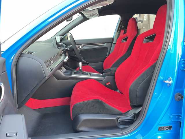 ホンダ シビック タイプR 神奈川県 2024(令6)年 0.1万km レーシングブルーパール ワンオーナー/純正ナビ/【BT/AppleCarPlay/Android Auto/フルセグTV】/バックカメラ/ホンダセンシング/・衝突軽減ブレーキ/・アダプティブクルーズコントロール/・車線維持支援システム/・路外逸脱抑制機能/・誤発進抑制機能/・先行車発進お知らせ機能/・標識認識機能/・歩行者事故低減ステアリング/・近距離衝突軽減ブレーキ/レッドブレーキキャリパー/電動パーキングブレーキ/ブレーキホールド/前後コーナーセンサー/純正19インチアルミ/社外フロアマット/ETC2.0/オートライト/新車時保証書/取扱説明書/スペアキー×１