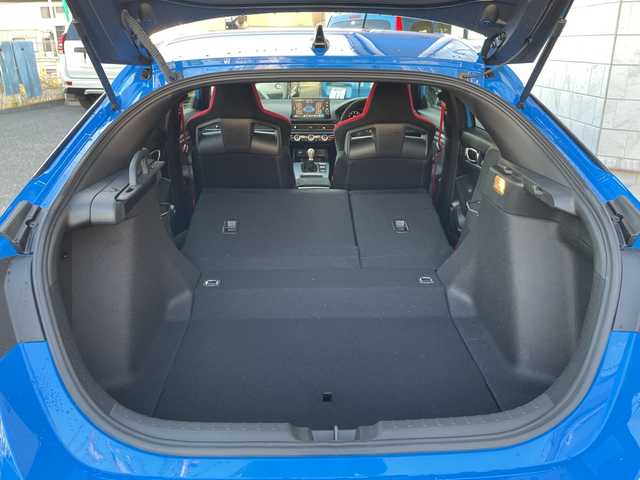 ホンダ シビック タイプR 神奈川県 2024(令6)年 0.1万km レーシングブルーパール ワンオーナー/純正ナビ/【BT/AppleCarPlay/Android Auto/フルセグTV】/バックカメラ/ホンダセンシング/・衝突軽減ブレーキ/・アダプティブクルーズコントロール/・車線維持支援システム/・路外逸脱抑制機能/・誤発進抑制機能/・先行車発進お知らせ機能/・標識認識機能/・歩行者事故低減ステアリング/・近距離衝突軽減ブレーキ/レッドブレーキキャリパー/電動パーキングブレーキ/ブレーキホールド/前後コーナーセンサー/純正19インチアルミ/社外フロアマット/ETC2.0/オートライト/新車時保証書/取扱説明書/スペアキー×１