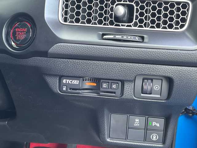 ホンダ シビック タイプR 神奈川県 2024(令6)年 0.1万km レーシングブルーパール ワンオーナー/純正ナビ/【BT/AppleCarPlay/Android Auto/フルセグTV】/バックカメラ/ホンダセンシング/・衝突軽減ブレーキ/・アダプティブクルーズコントロール/・車線維持支援システム/・路外逸脱抑制機能/・誤発進抑制機能/・先行車発進お知らせ機能/・標識認識機能/・歩行者事故低減ステアリング/・近距離衝突軽減ブレーキ/レッドブレーキキャリパー/電動パーキングブレーキ/ブレーキホールド/前後コーナーセンサー/純正19インチアルミ/社外フロアマット/ETC2.0/オートライト/新車時保証書/取扱説明書/スペアキー×１