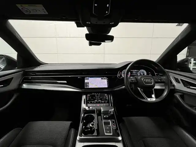 アウディ Ｑ８ 55TFSIクワトロ デビューPKG Sライン 山形県 2020(令2)年 3.9万km ディープブラックパールエフェクト Sラインパッケージ/純正ナビ/・フルセグTV/Bluetooth/USB/・AppleCarPlay/AndroidAuto/Bang＆Olfsenサウンドシステム/マトリクスLEDヘッドライト/レインセンサー/ダウンヒルアシストコントロール/純正前後ドライブレコーダー/ETC2.0/パワーシートD/N/シートヒーターD/N/パーキングエイド/エアサスペンション/アダプティブクルーズコントロール/純正22インチAW