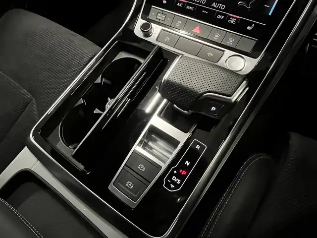 アウディ Ｑ８ 55TFSIクワトロ デビューPKG Sライン 山形県 2020(令2)年 3.9万km ディープブラックパールエフェクト Sラインパッケージ/純正ナビ/・フルセグTV/Bluetooth/USB/・AppleCarPlay/AndroidAuto/Bang＆Olfsenサウンドシステム/マトリクスLEDヘッドライト/レインセンサー/ダウンヒルアシストコントロール/純正前後ドライブレコーダー/ETC2.0/パワーシートD/N/シートヒーターD/N/パーキングエイド/エアサスペンション/アダプティブクルーズコントロール/純正22インチAW